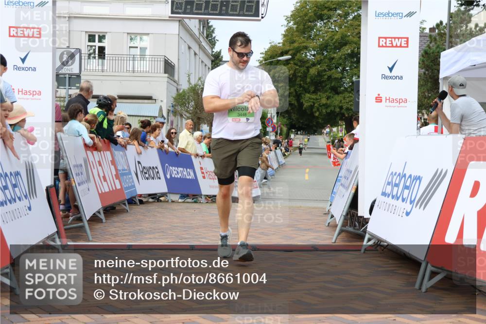 31.08.2025 - 21. Blankeneser Heldenlauf Strokosch-Dieckow http://msf.ph/oto/8661004 31.08.2025 11:28:21 Ziel 3449, 3448 meine-sportfotos.de