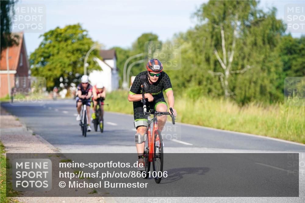 31.08.2025 - Elbe Triathlon Hamburg Michael Burmester http://msf.ph/oto/8661006 31.08.2025 08:56:53 Radfahren 195, 286, 320, 321 meine-sportfotos.de