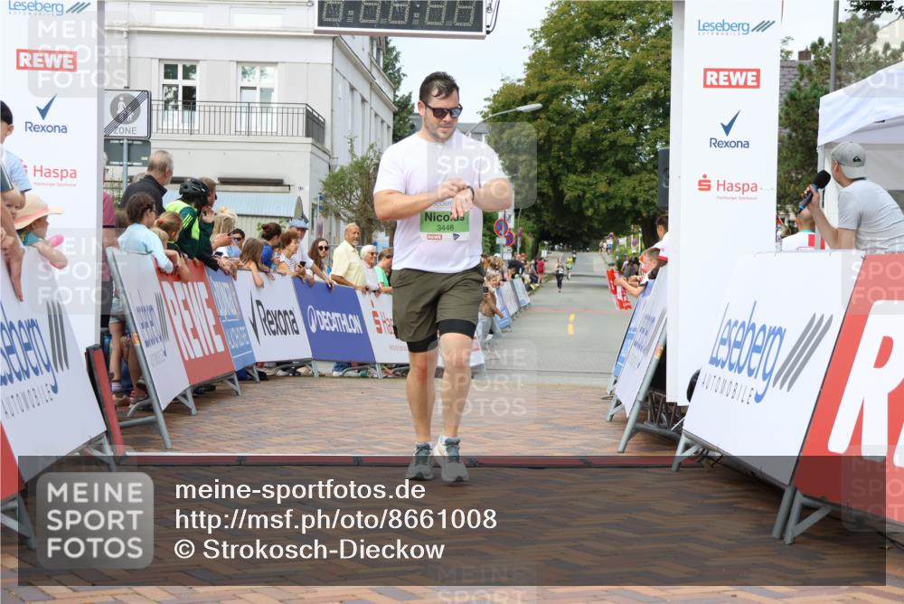 31.08.2025 - 21. Blankeneser Heldenlauf Strokosch-Dieckow http://msf.ph/oto/8661008 31.08.2025 11:28:21 Ziel 3449, 3448 meine-sportfotos.de