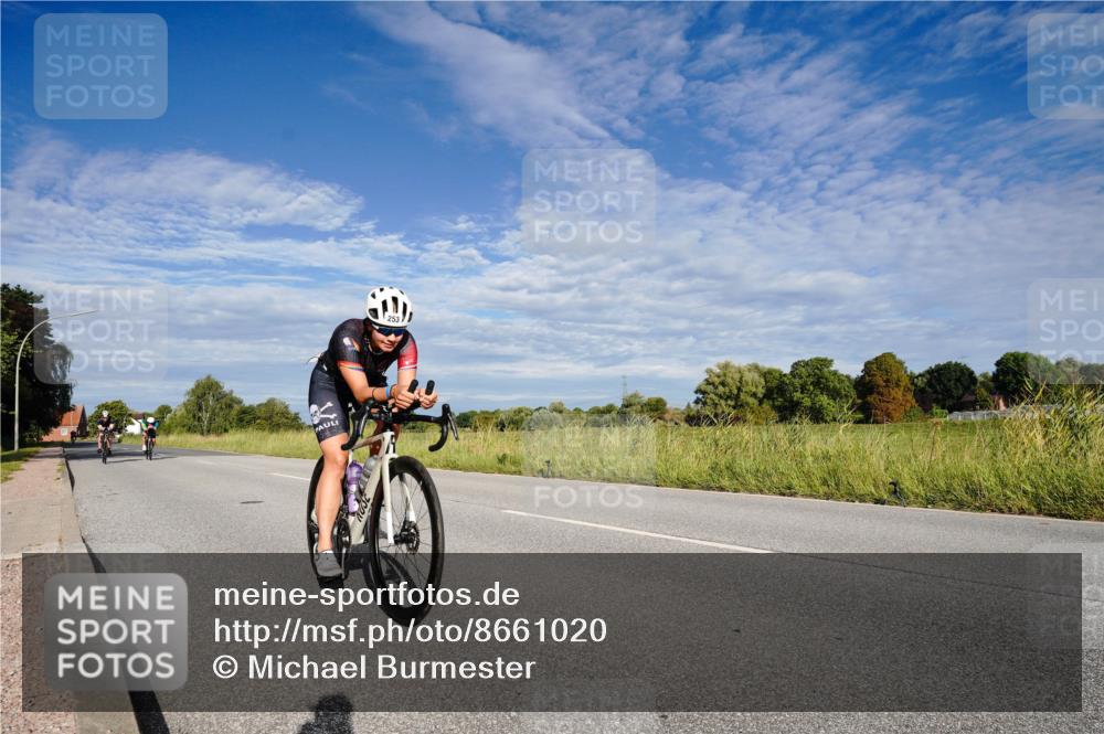 31.08.2025 - Elbe Triathlon Hamburg Michael Burmester http://msf.ph/oto/8661020 31.08.2025 09:01:00 Radfahren 221, 253, 359, 361 meine-sportfotos.de