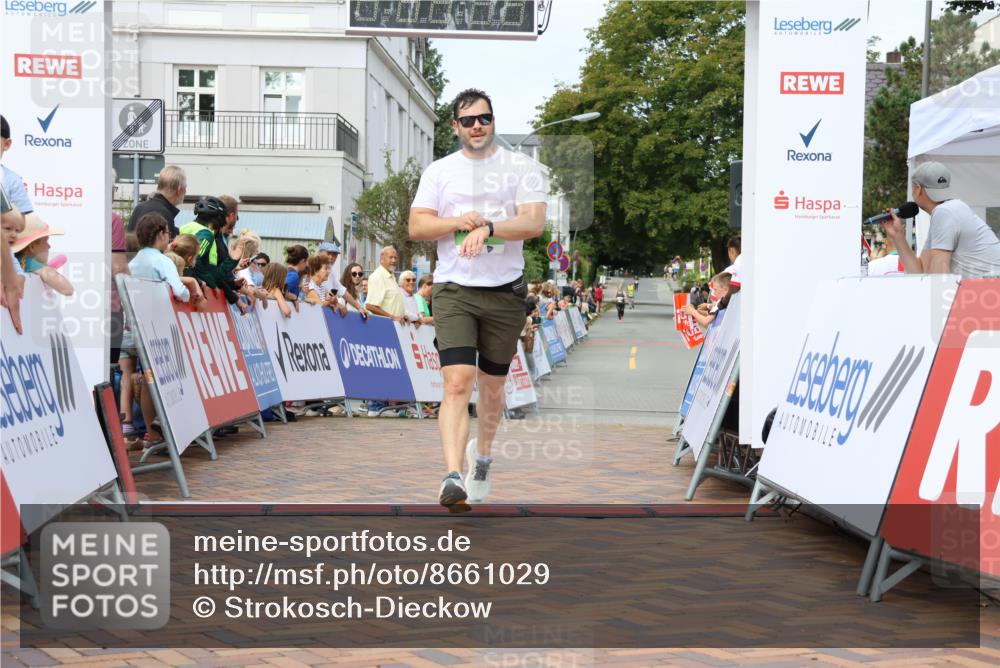31.08.2025 - 21. Blankeneser Heldenlauf Strokosch-Dieckow http://msf.ph/oto/8661029 31.08.2025 11:28:21 Ziel 3449, 3448 meine-sportfotos.de