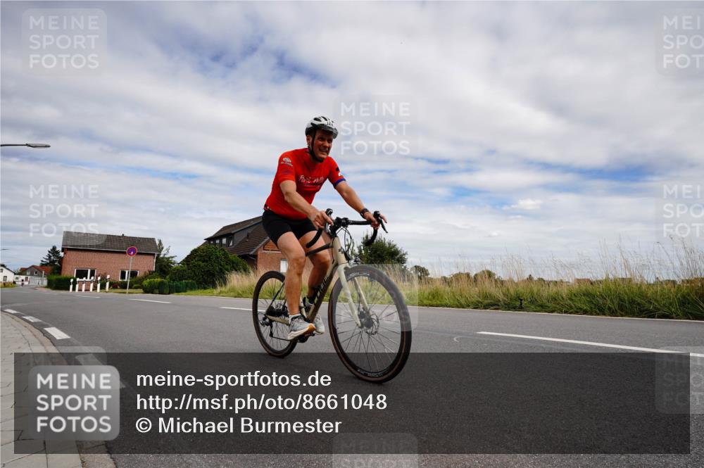 31.08.2025 - Elbe Triathlon Hamburg Michael Burmester http://msf.ph/oto/8661048 31.08.2025 15:52:32 Radfahren  meine-sportfotos.de