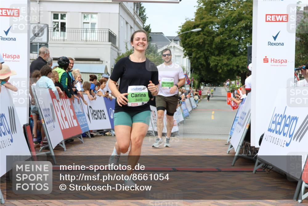 31.08.2025 - 21. Blankeneser Heldenlauf Strokosch-Dieckow http://msf.ph/oto/8661054 31.08.2025 11:28:19 Ziel 3449, 3448 meine-sportfotos.de
