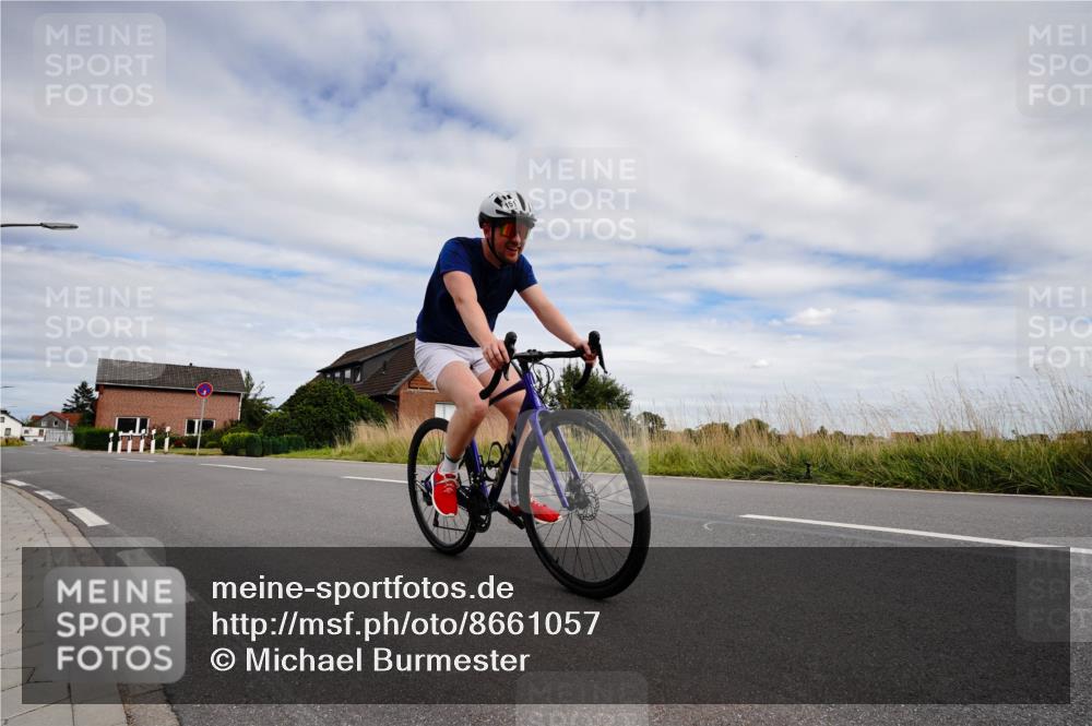 31.08.2025 - Elbe Triathlon Hamburg Michael Burmester http://msf.ph/oto/8661057 31.08.2025 15:52:46 Radfahren  meine-sportfotos.de