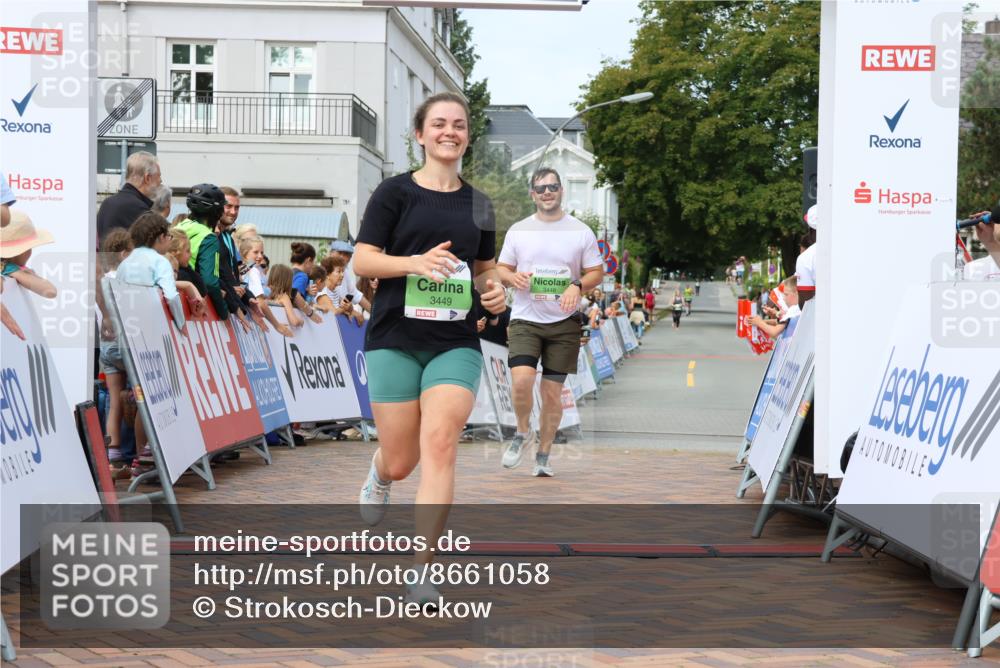 31.08.2025 - 21. Blankeneser Heldenlauf Strokosch-Dieckow http://msf.ph/oto/8661058 31.08.2025 11:28:19 Ziel 3449, 3448 meine-sportfotos.de