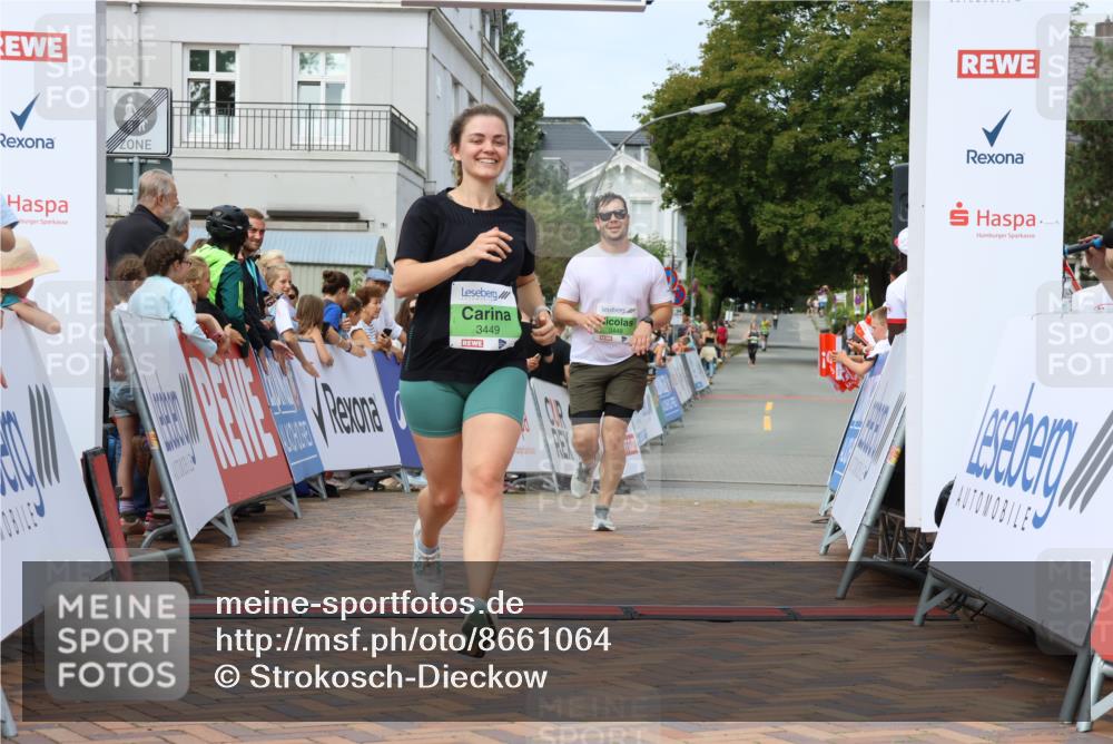 31.08.2025 - 21. Blankeneser Heldenlauf Strokosch-Dieckow http://msf.ph/oto/8661064 31.08.2025 11:28:19 Ziel 3449, 3448 meine-sportfotos.de