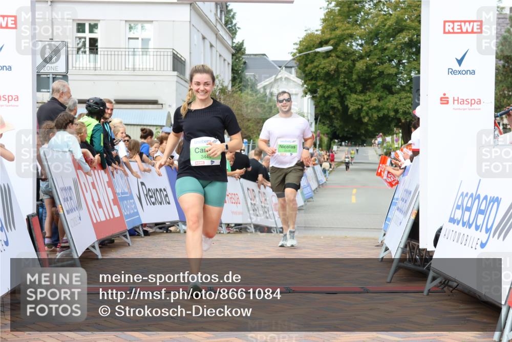 31.08.2025 - 21. Blankeneser Heldenlauf Strokosch-Dieckow http://msf.ph/oto/8661084 31.08.2025 11:28:19 Ziel 3449, 3448 meine-sportfotos.de