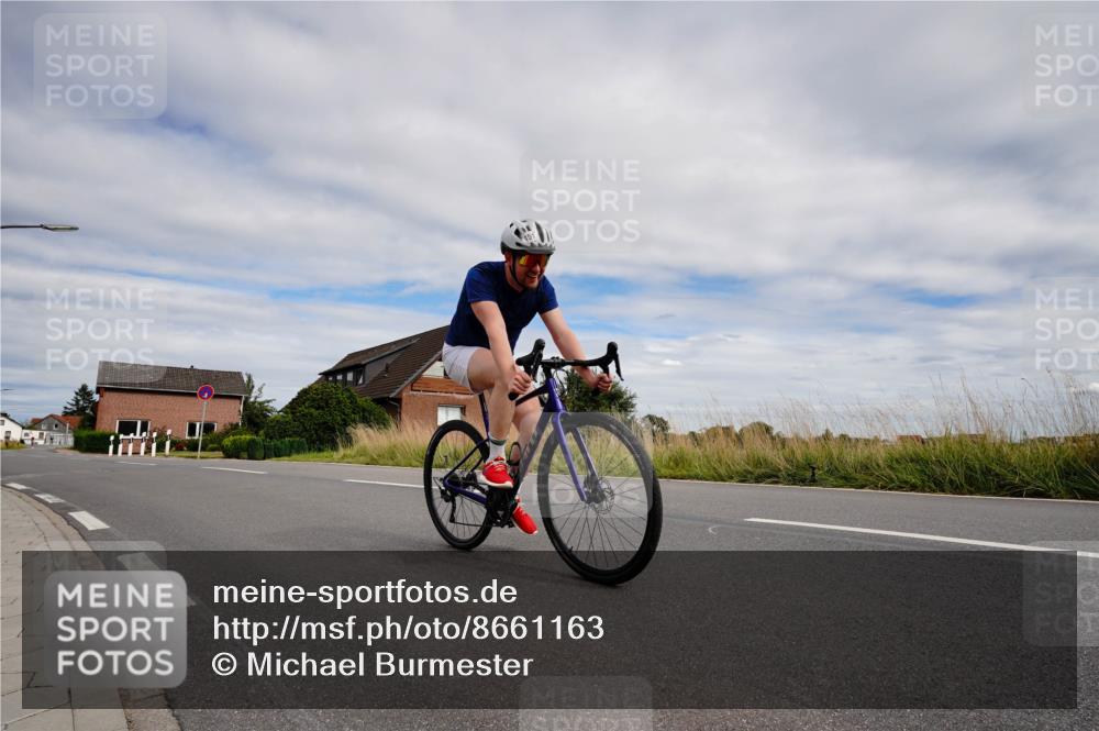 31.08.2025 - Elbe Triathlon Hamburg Michael Burmester http://msf.ph/oto/8661163 31.08.2025 15:58:28 Radfahren  meine-sportfotos.de
