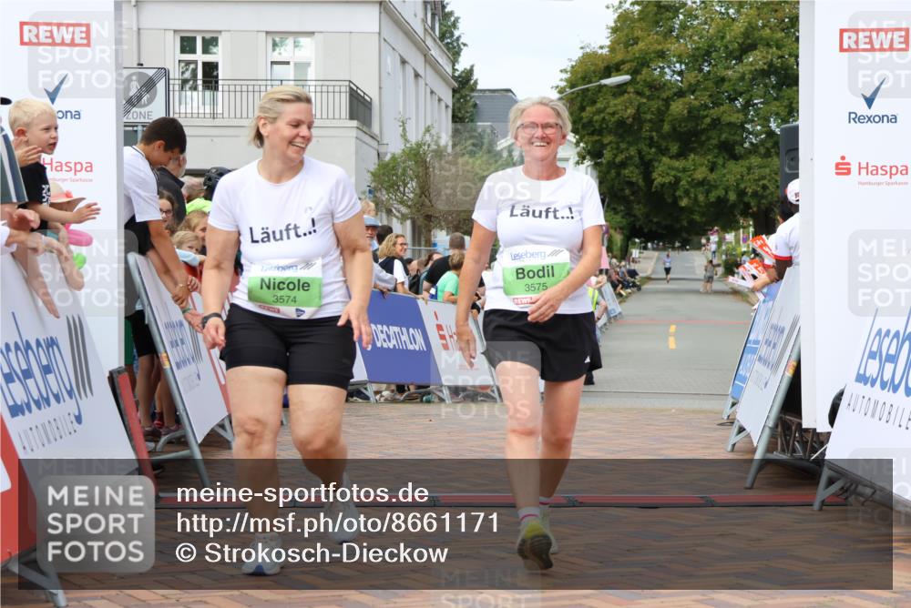 31.08.2025 - 21. Blankeneser Heldenlauf Strokosch-Dieckow http://msf.ph/oto/8661171 31.08.2025 11:27:05 Ziel 3575, 3574 meine-sportfotos.de