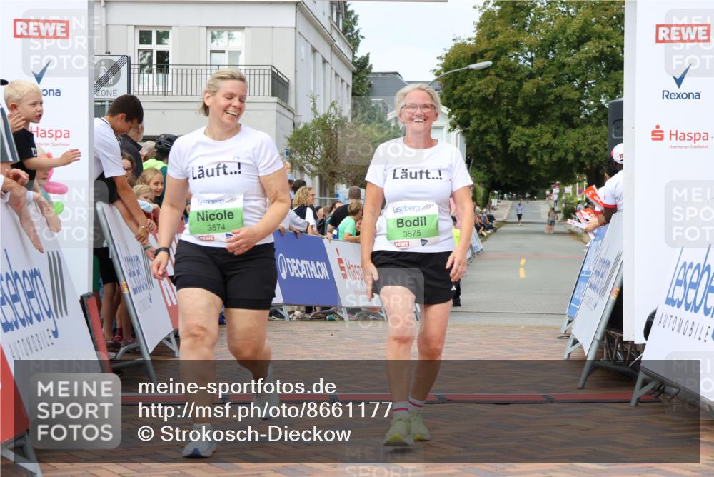 31.08.2025 - 21. Blankeneser Heldenlauf Strokosch-Dieckow http://msf.ph/oto/8661177 31.08.2025 11:27:05 Ziel 3575, 3574 meine-sportfotos.de