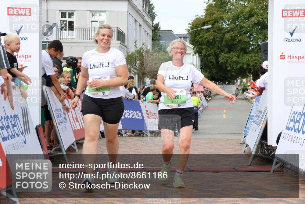 31.08.2025 - 21. Blankeneser Heldenlauf Strokosch-Dieckow http://msf.ph/oto/8661186 31.08.2025 11:27:05 Ziel 3575, 3574 meine-sportfotos.de