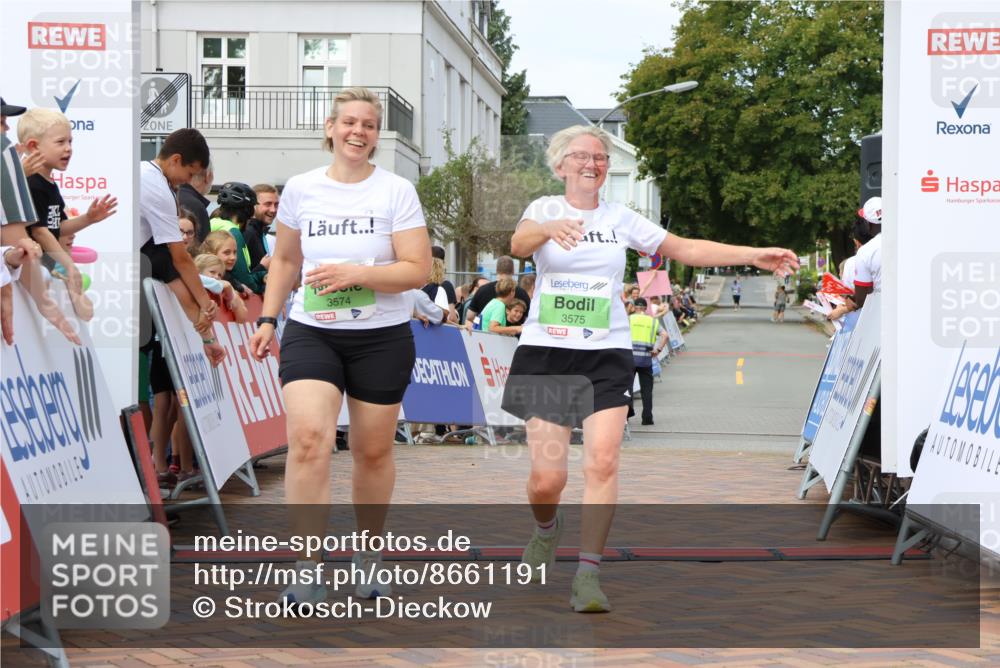 31.08.2025 - 21. Blankeneser Heldenlauf Strokosch-Dieckow http://msf.ph/oto/8661191 31.08.2025 11:27:05 Ziel 3575, 3574 meine-sportfotos.de