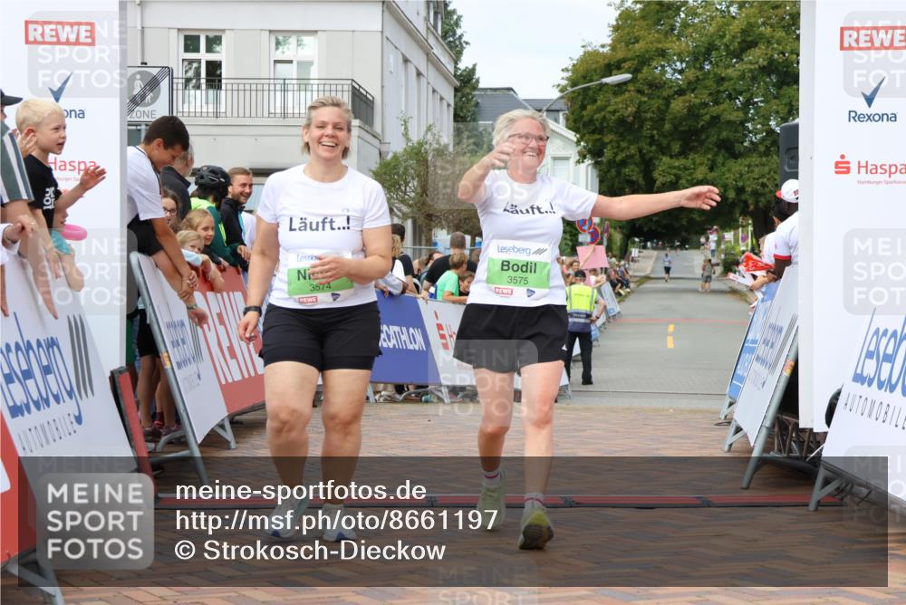 31.08.2025 - 21. Blankeneser Heldenlauf Strokosch-Dieckow http://msf.ph/oto/8661197 31.08.2025 11:27:05 Ziel 3575, 3574 meine-sportfotos.de