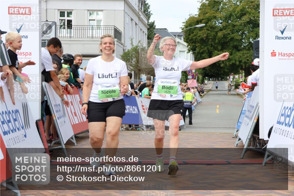 31.08.2025 - 21. Blankeneser Heldenlauf Strokosch-Dieckow http://msf.ph/oto/8661201 31.08.2025 11:27:04 Ziel 3575, 3574 meine-sportfotos.de