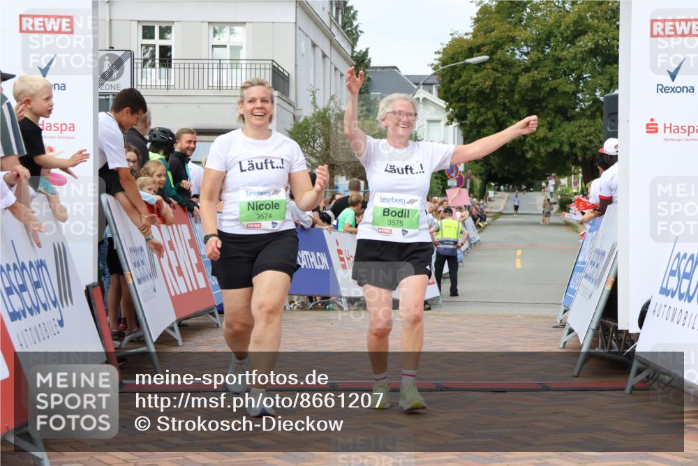 31.08.2025 - 21. Blankeneser Heldenlauf Strokosch-Dieckow http://msf.ph/oto/8661207 31.08.2025 11:27:04 Ziel 3575, 3574 meine-sportfotos.de