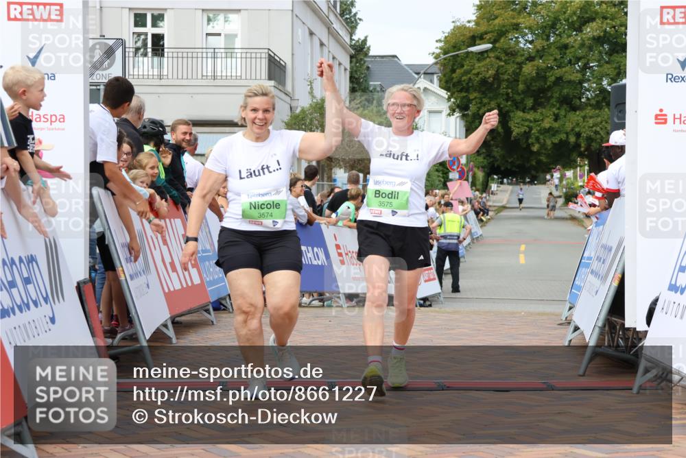31.08.2025 - 21. Blankeneser Heldenlauf Strokosch-Dieckow http://msf.ph/oto/8661227 31.08.2025 11:27:04 Ziel 3575, 3574 meine-sportfotos.de