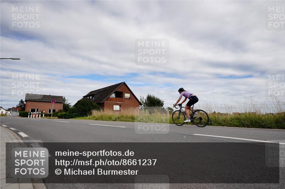 31.08.2025 - Elbe Triathlon Hamburg Michael Burmester http://msf.ph/oto/8661237 31.08.2025 16:01:00 Radfahren  meine-sportfotos.de