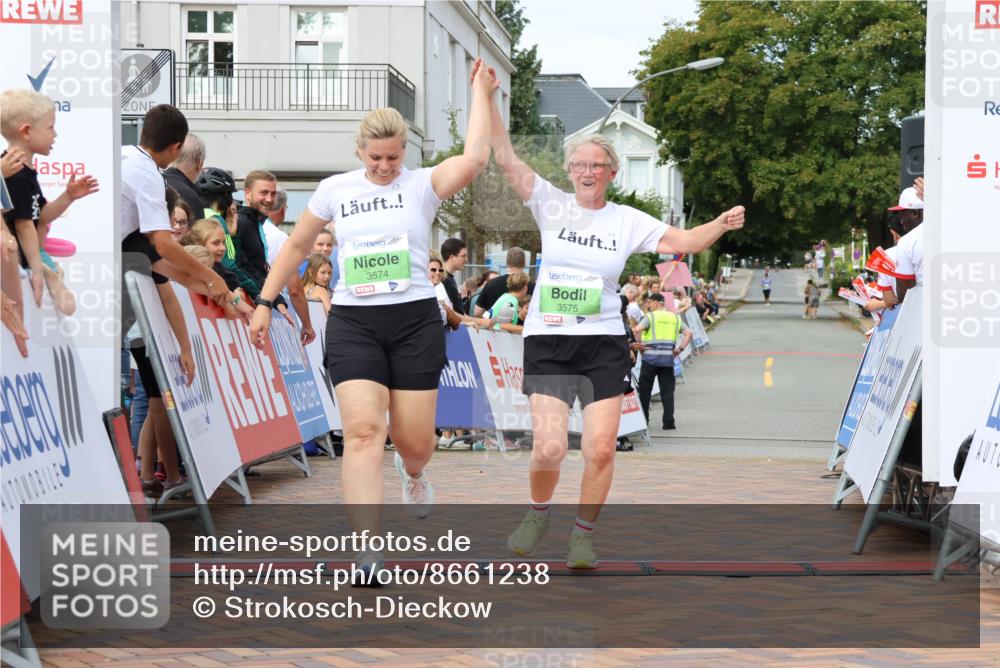 31.08.2025 - 21. Blankeneser Heldenlauf Strokosch-Dieckow http://msf.ph/oto/8661238 31.08.2025 11:27:04 Ziel 3575, 3574 meine-sportfotos.de