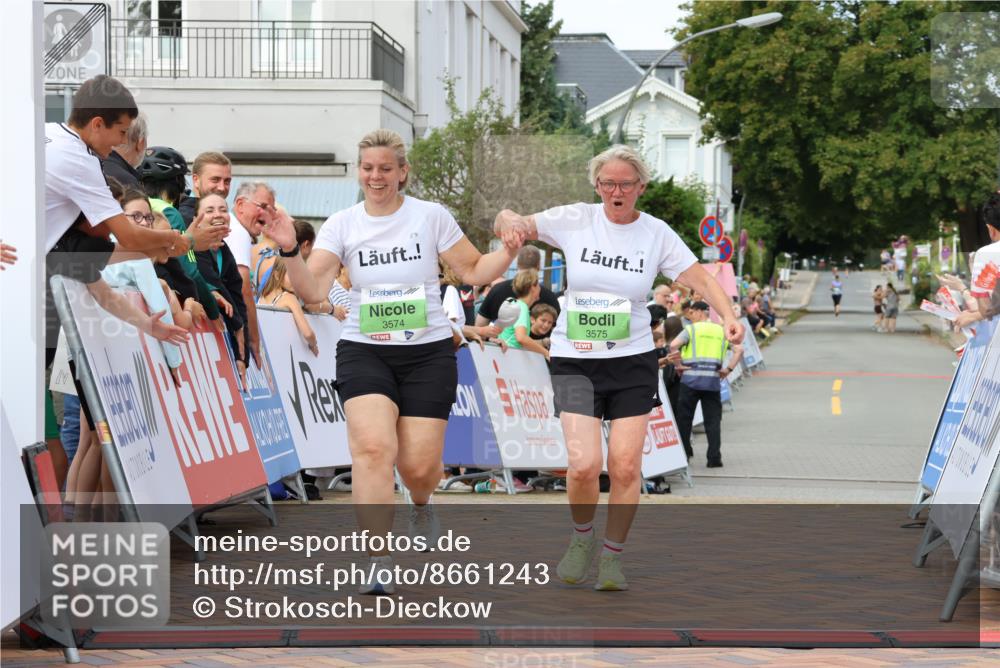 31.08.2025 - 21. Blankeneser Heldenlauf Strokosch-Dieckow http://msf.ph/oto/8661243 31.08.2025 11:27:03 Ziel 3575, 3574 meine-sportfotos.de
