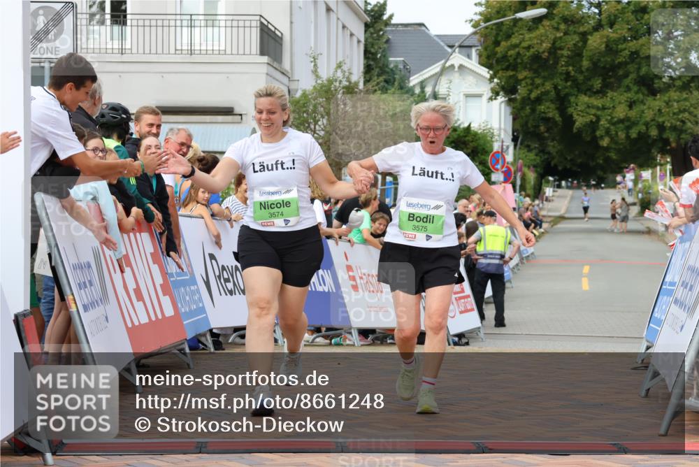 31.08.2025 - 21. Blankeneser Heldenlauf Strokosch-Dieckow http://msf.ph/oto/8661248 31.08.2025 11:27:03 Ziel 3575, 3574 meine-sportfotos.de
