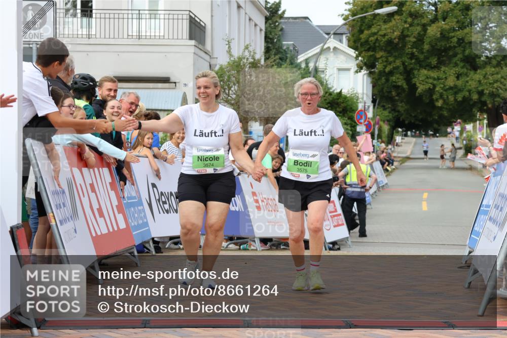 31.08.2025 - 21. Blankeneser Heldenlauf Strokosch-Dieckow http://msf.ph/oto/8661264 31.08.2025 11:27:03 Ziel 3575, 3574 meine-sportfotos.de