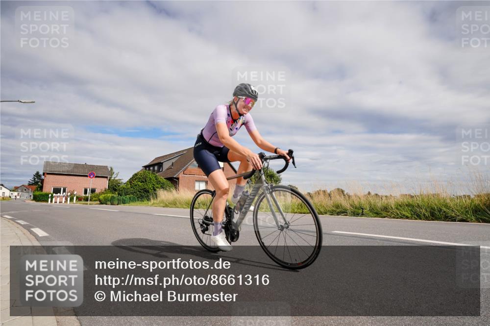 31.08.2025 - Elbe Triathlon Hamburg Michael Burmester http://msf.ph/oto/8661316 31.08.2025 16:04:13 Radfahren  meine-sportfotos.de
