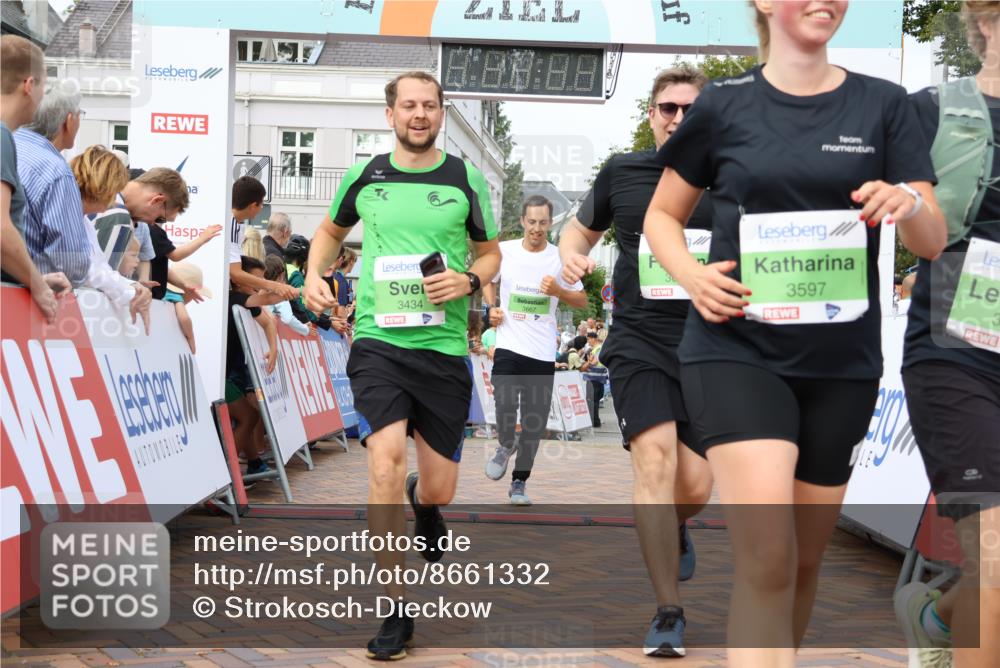 31.08.2025 - 21. Blankeneser Heldenlauf Strokosch-Dieckow http://msf.ph/oto/8661332 31.08.2025 11:26:04 Ziel 3597, 3596, 3060, 3043, 3434, 3667 meine-sportfotos.de