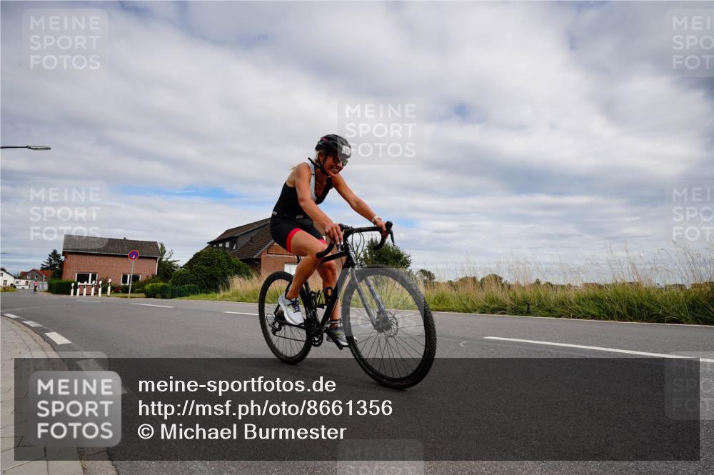 31.08.2025 - Elbe Triathlon Hamburg Michael Burmester http://msf.ph/oto/8661356 31.08.2025 16:05:26 Radfahren  meine-sportfotos.de