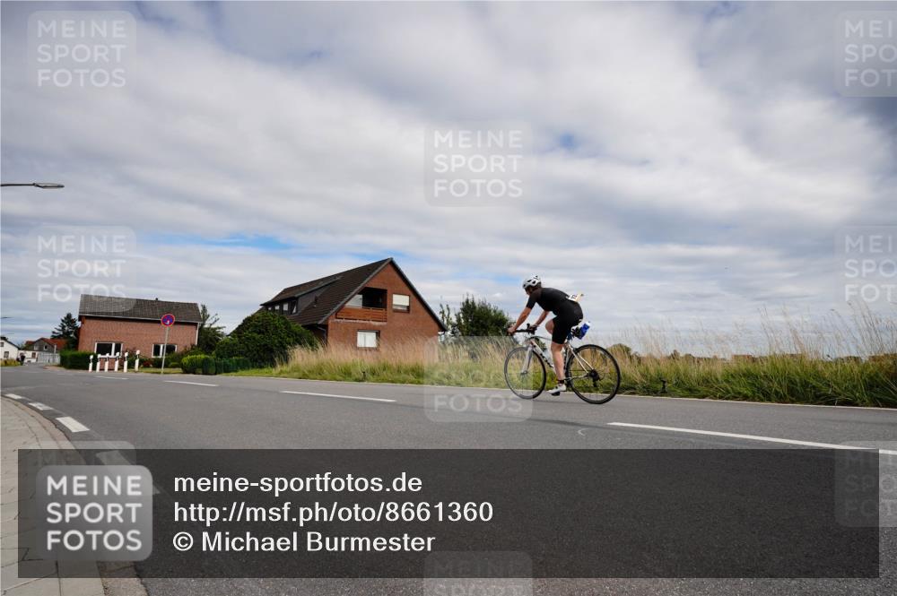 31.08.2025 - Elbe Triathlon Hamburg Michael Burmester http://msf.ph/oto/8661360 31.08.2025 16:05:46 Radfahren  meine-sportfotos.de