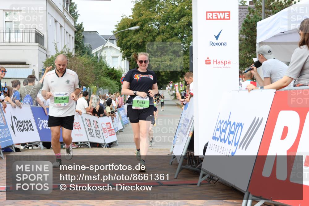 31.08.2025 - 21. Blankeneser Heldenlauf Strokosch-Dieckow http://msf.ph/oto/8661361 31.08.2025 11:23:54 Ziel 3039, 3493, 3337, 3307 meine-sportfotos.de