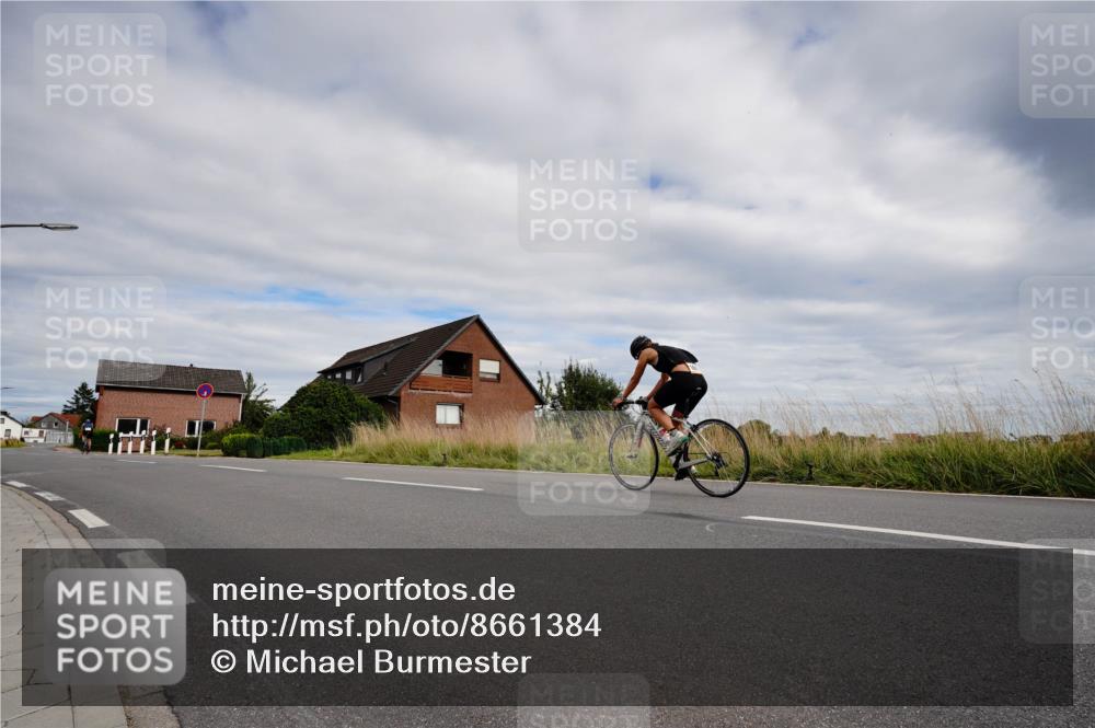 31.08.2025 - Elbe Triathlon Hamburg Michael Burmester http://msf.ph/oto/8661384 31.08.2025 16:06:44 Radfahren  meine-sportfotos.de