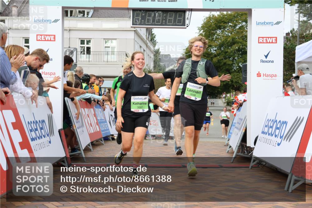 31.08.2025 - 21. Blankeneser Heldenlauf Strokosch-Dieckow http://msf.ph/oto/8661388 31.08.2025 11:26:03 Ziel 3597, 3596, 3060, 3043, 3434, 3667 meine-sportfotos.de