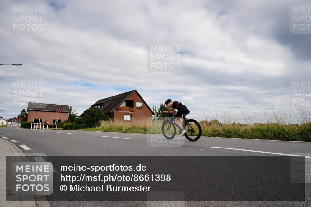 31.08.2025 - Elbe Triathlon Hamburg Michael Burmester http://msf.ph/oto/8661398 31.08.2025 16:07:07 Radfahren  meine-sportfotos.de
