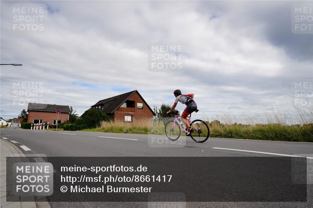 31.08.2025 - Elbe Triathlon Hamburg Michael Burmester http://msf.ph/oto/8661417 31.08.2025 16:07:39 Radfahren  meine-sportfotos.de