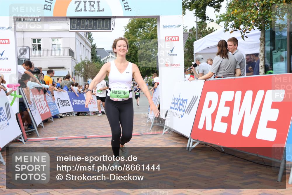 31.08.2025 - 21. Blankeneser Heldenlauf Strokosch-Dieckow http://msf.ph/oto/8661444 31.08.2025 11:23:52 Ziel 3039, 3493, 3337, 3307 meine-sportfotos.de