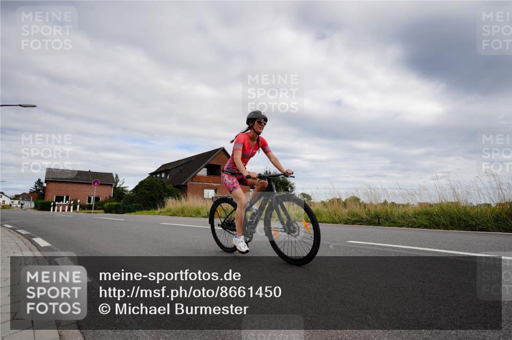 31.08.2025 - Elbe Triathlon Hamburg Michael Burmester http://msf.ph/oto/8661450 31.08.2025 16:08:43 Radfahren  meine-sportfotos.de