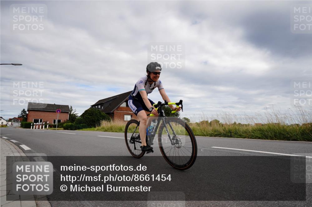 31.08.2025 - Elbe Triathlon Hamburg Michael Burmester http://msf.ph/oto/8661454 31.08.2025 16:08:47 Radfahren  meine-sportfotos.de