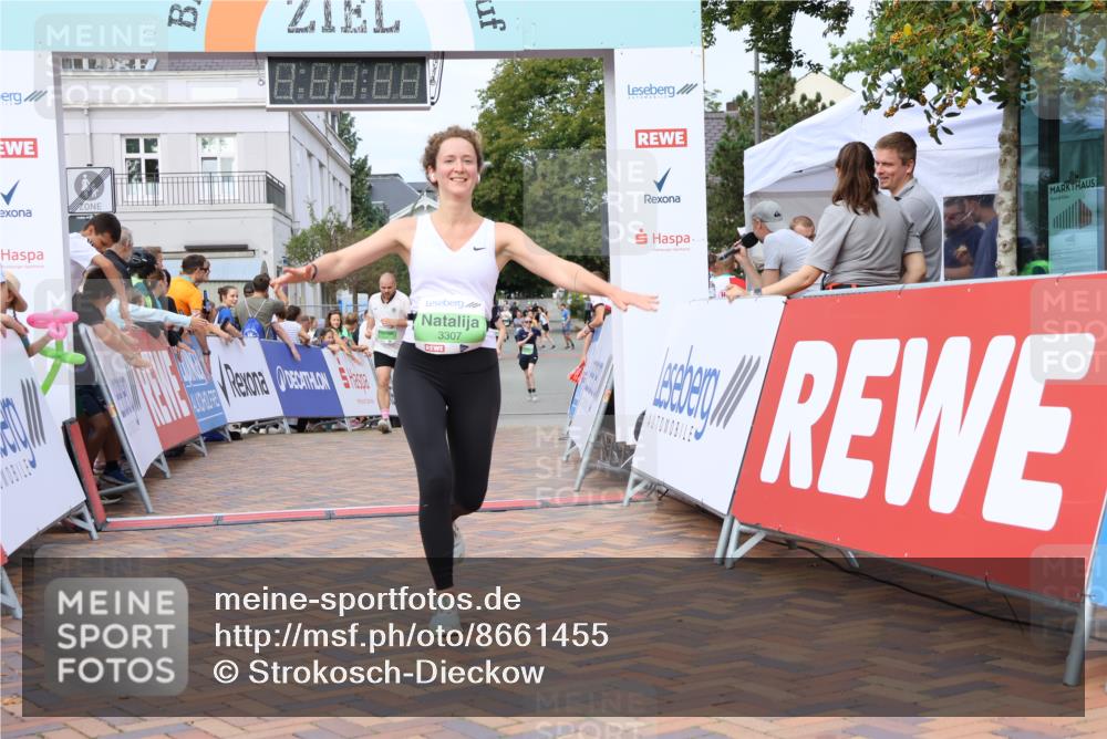 31.08.2025 - 21. Blankeneser Heldenlauf Strokosch-Dieckow http://msf.ph/oto/8661455 31.08.2025 11:23:52 Ziel 3039, 3493, 3337, 3307 meine-sportfotos.de