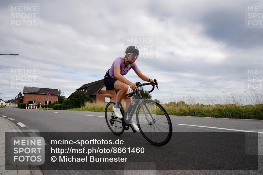 31.08.2025 - Elbe Triathlon Hamburg Michael Burmester http://msf.ph/oto/8661460 31.08.2025 16:08:58 Radfahren  meine-sportfotos.de