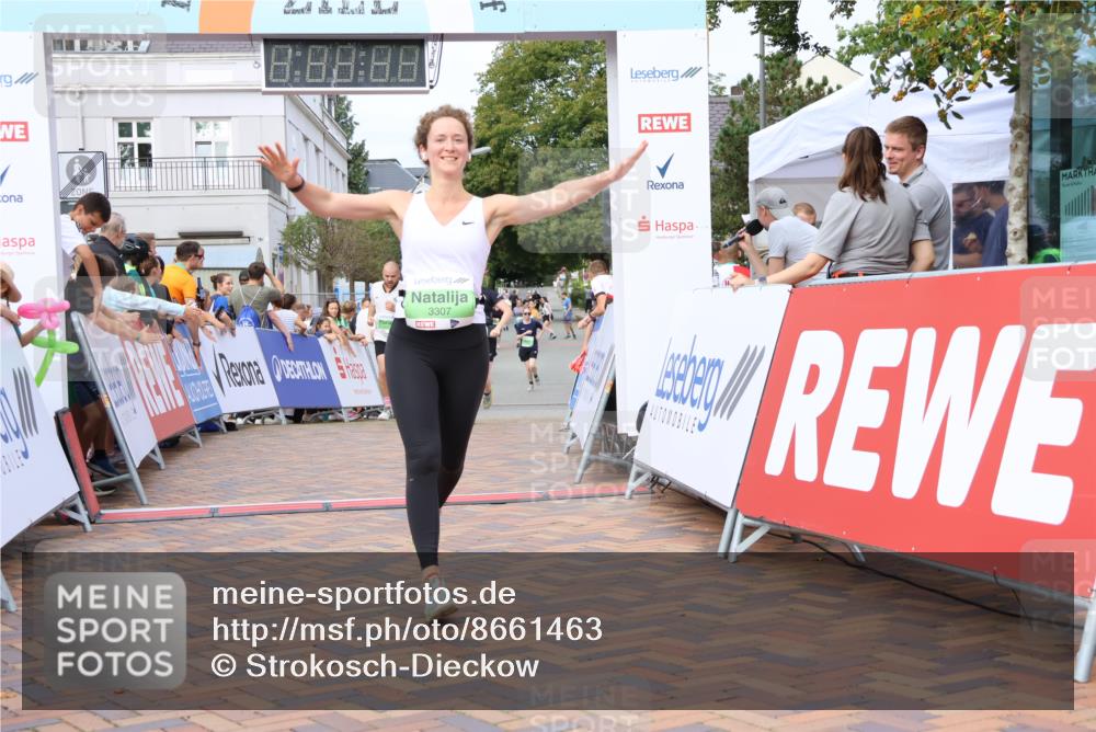 31.08.2025 - 21. Blankeneser Heldenlauf Strokosch-Dieckow http://msf.ph/oto/8661463 31.08.2025 11:23:52 Ziel 3039, 3493, 3337, 3307 meine-sportfotos.de