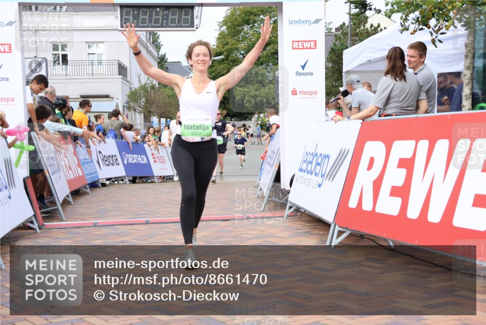 31.08.2025 - 21. Blankeneser Heldenlauf Strokosch-Dieckow http://msf.ph/oto/8661470 31.08.2025 11:23:52 Ziel 3039, 3493, 3337, 3307 meine-sportfotos.de
