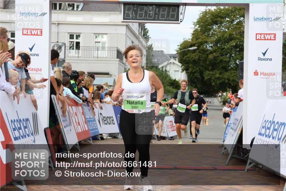 31.08.2025 - 21. Blankeneser Heldenlauf Strokosch-Dieckow http://msf.ph/oto/8661481 31.08.2025 11:26:00 Ziel 3597, 3596, 3060, 3043, 3434 meine-sportfotos.de