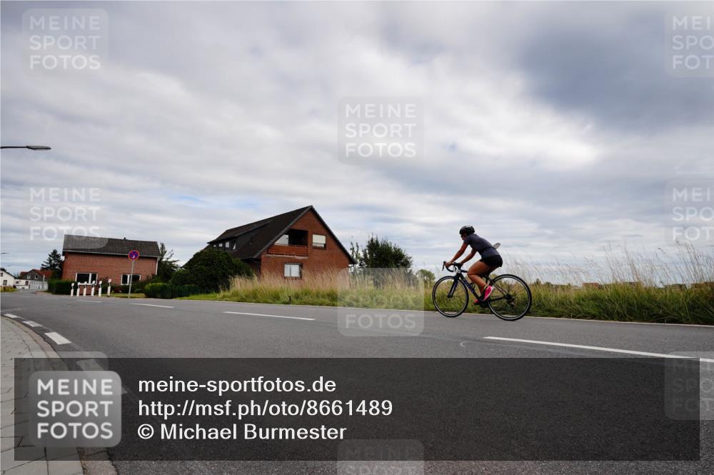 31.08.2025 - Elbe Triathlon Hamburg Michael Burmester http://msf.ph/oto/8661489 31.08.2025 16:09:36 Radfahren  meine-sportfotos.de