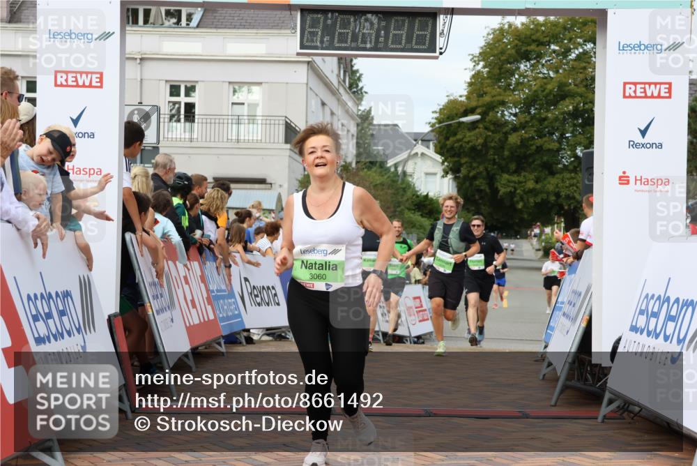 31.08.2025 - 21. Blankeneser Heldenlauf Strokosch-Dieckow http://msf.ph/oto/8661492 31.08.2025 11:26:00 Ziel 3597, 3596, 3060, 3043, 3434 meine-sportfotos.de