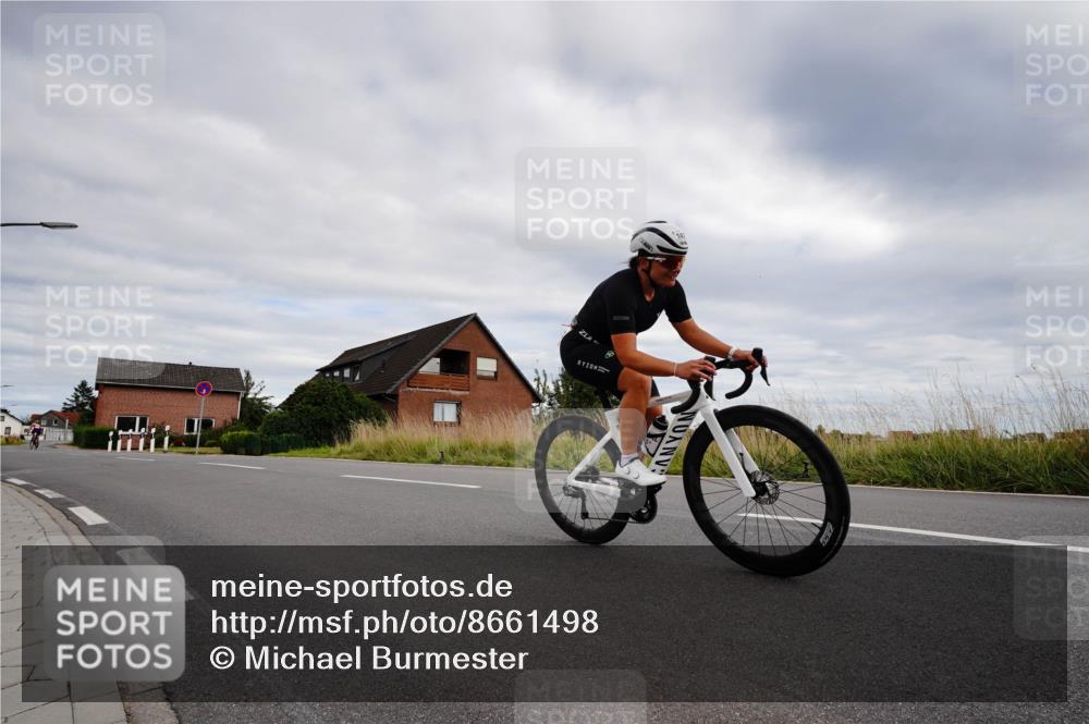 31.08.2025 - Elbe Triathlon Hamburg Michael Burmester http://msf.ph/oto/8661498 31.08.2025 16:10:02 Radfahren  meine-sportfotos.de