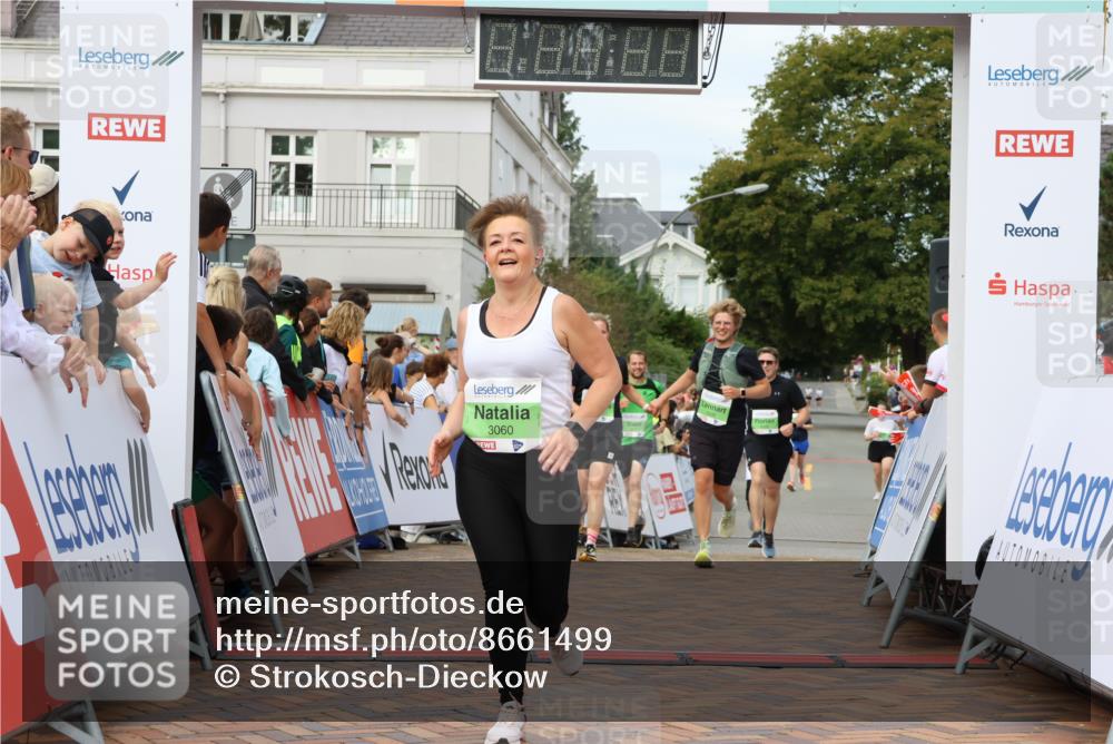 31.08.2025 - 21. Blankeneser Heldenlauf Strokosch-Dieckow http://msf.ph/oto/8661499 31.08.2025 11:26:00 Ziel 3597, 3596, 3060, 3043, 3434 meine-sportfotos.de