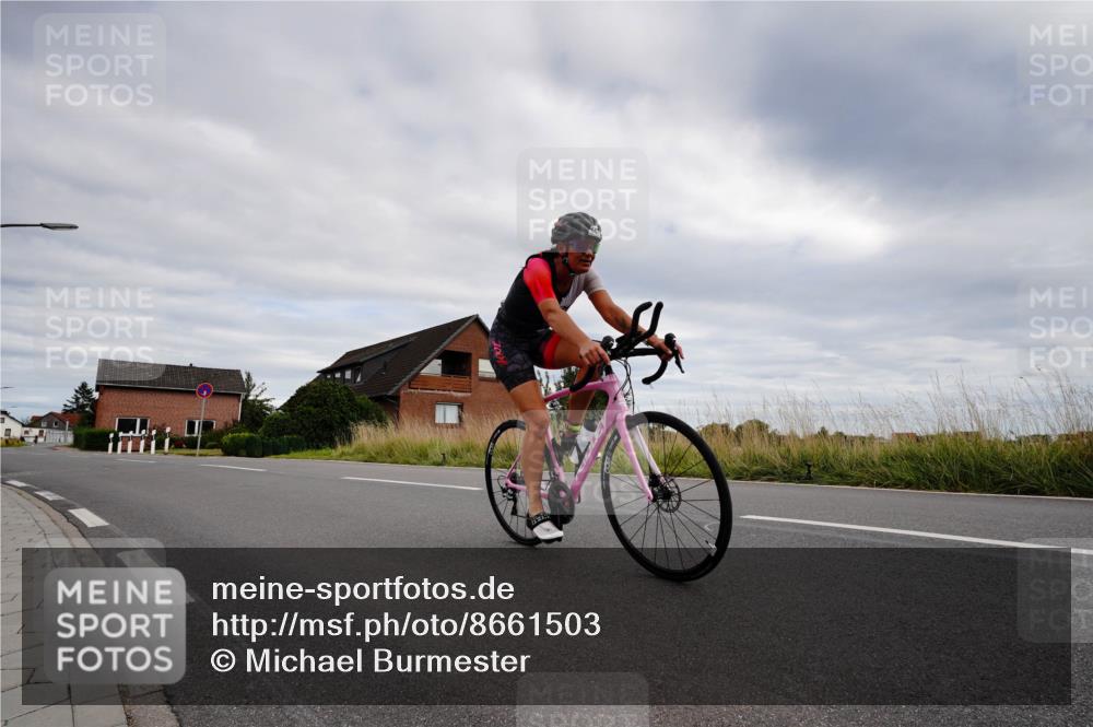 31.08.2025 - Elbe Triathlon Hamburg Michael Burmester http://msf.ph/oto/8661503 31.08.2025 16:10:18 Radfahren  meine-sportfotos.de