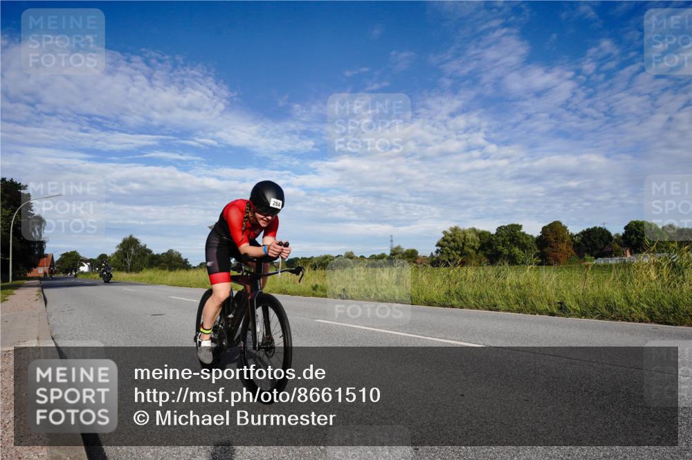 31.08.2025 - Elbe Triathlon Hamburg Michael Burmester http://msf.ph/oto/8661510 31.08.2025 09:08:27 Radfahren 215, 264, 397, 464 meine-sportfotos.de