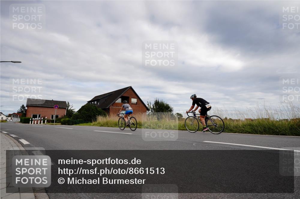 31.08.2025 - Elbe Triathlon Hamburg Michael Burmester http://msf.ph/oto/8661513 31.08.2025 16:10:24 Radfahren  meine-sportfotos.de