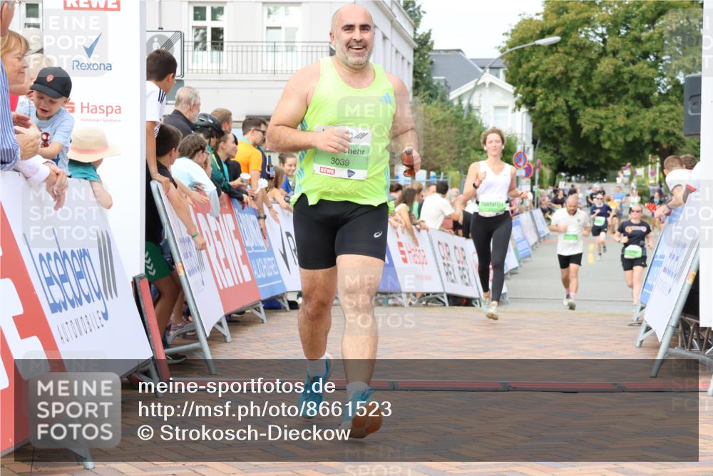 31.08.2025 - 21. Blankeneser Heldenlauf Strokosch-Dieckow http://msf.ph/oto/8661523 31.08.2025 11:23:49 Ziel 3039, 3307 meine-sportfotos.de
